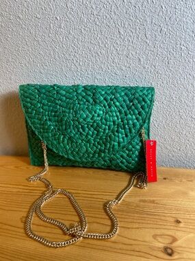 Kelly & Katie~NWT~Green~Woven~Raffia~Clutch~
Purse w/Detachable Shoulder Strap